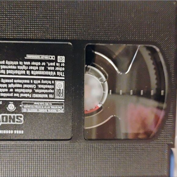 Disney's Snow Dogs Family Adventure Movie on VHS - Picture 4 of 4